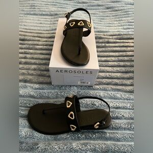 AEROSOLES Iago T Strap Thong Sandal Black & Gold 8.5